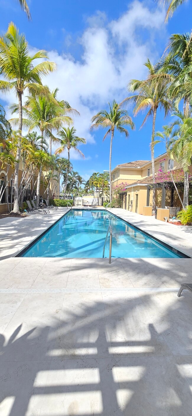 Building Photo - 2945 NE 185th St Unit 1412