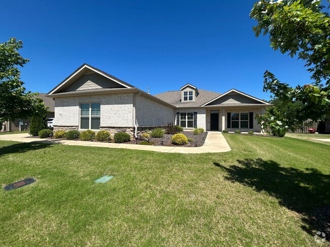 Building Photo - Spacious 4 Bedroom, 3 Bath Home with 3-Car...