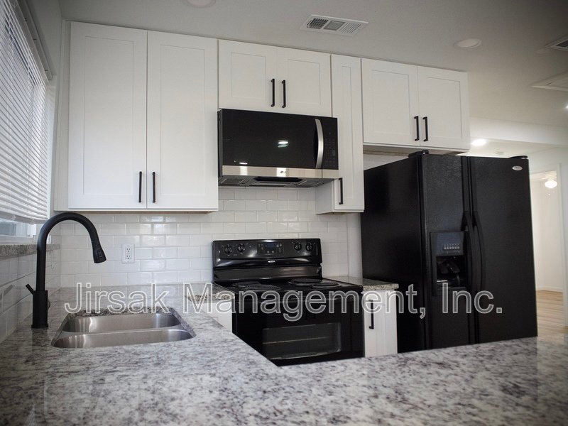 Photo - 2217 W Kaufman St