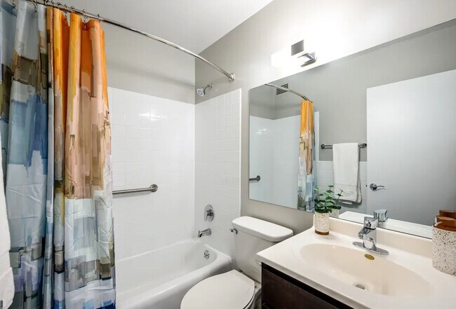 Photo - 5600 N Sheridan Rd Unidad 4A