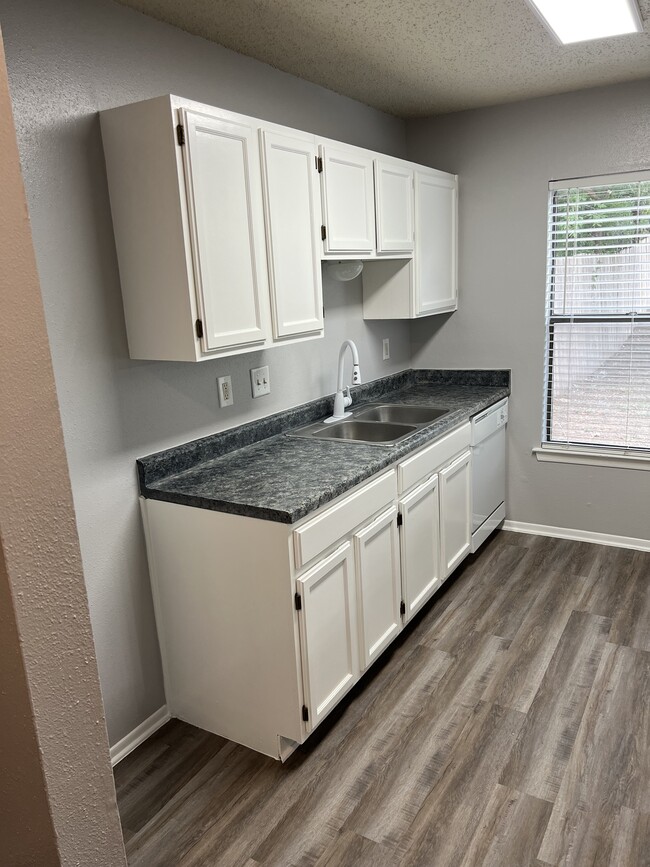 Photo - 9713 Village Briar