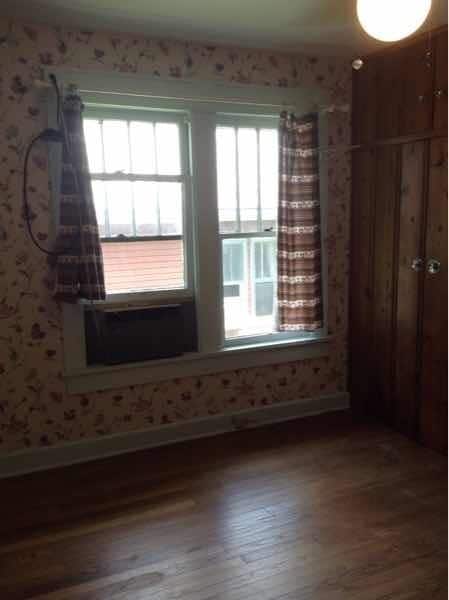 Photo - 2 bedroom, 1 bath Bungalow - Available Now!