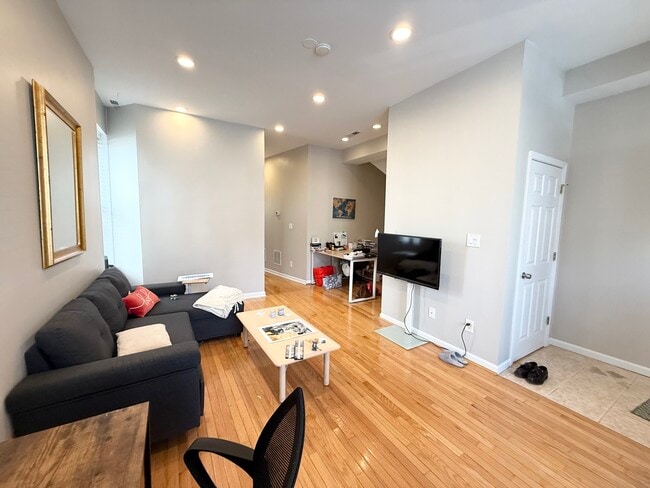 Photo - 1905 W Huron St Unit 1