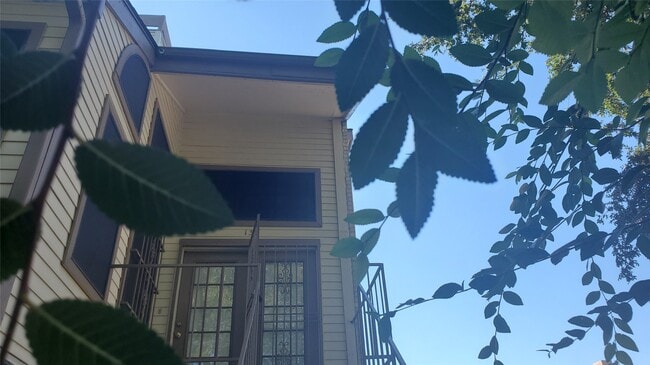 Photo - 2425 Holly Hall St