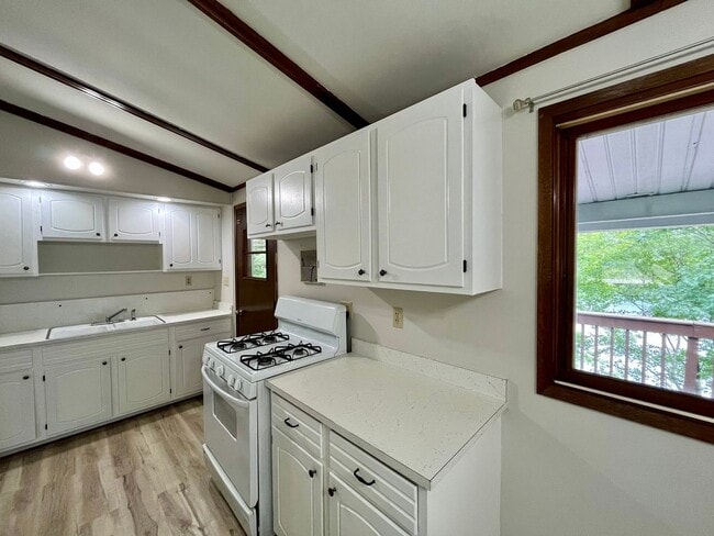 Photo - 3 Bed 1 Bath in Rhinelander on the water!