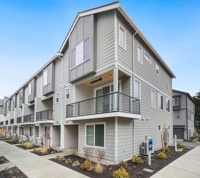 Newly Built 4-Bedroom Townhome with Modern... - Newly Built 4-Bedroom Townhome with Modern...