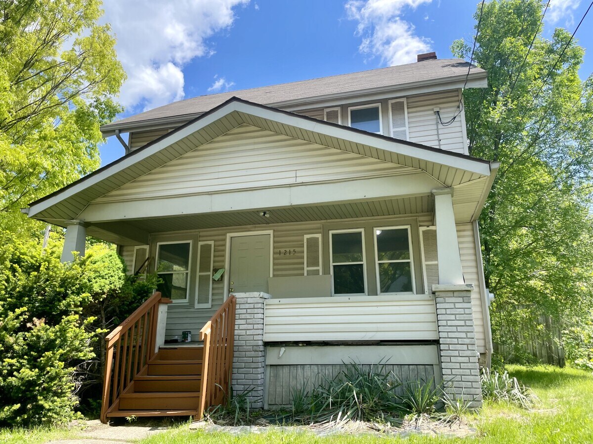 Photo - 1215 Pondview Ave