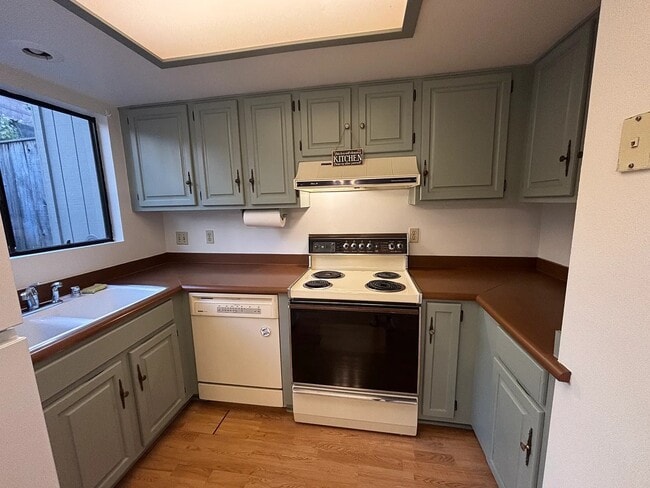 Photo - 750 Chorro St