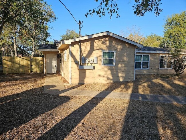 Building Photo - 105 Ila St Unit A