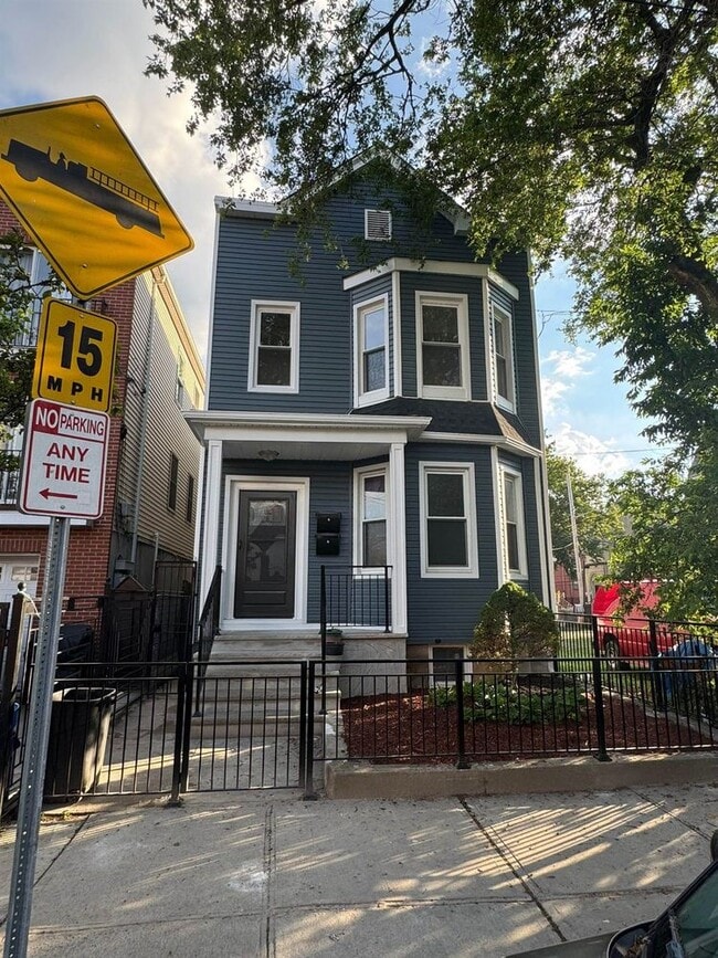 Building Photo - 25 Orient Ave Unit 2-2 Rental