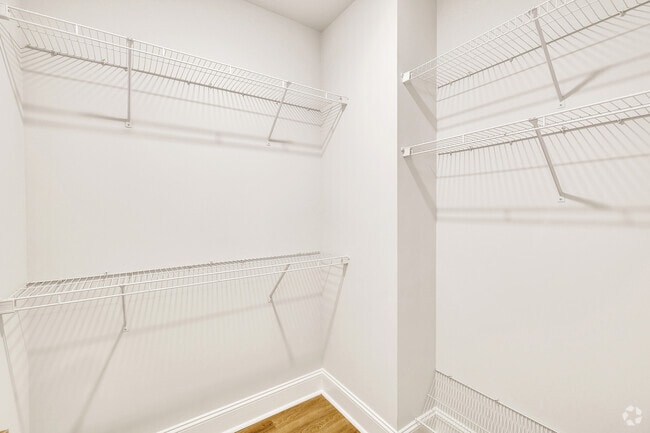 1BR, 1BA - 670SF - The Alexander - Closet