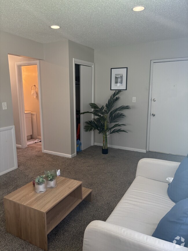 Building Photo - Coves at Columbus on Eaton and Miner Avenue Rental