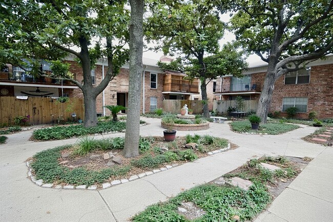 Photo - 2822 Briarhurst Dr Unit 45