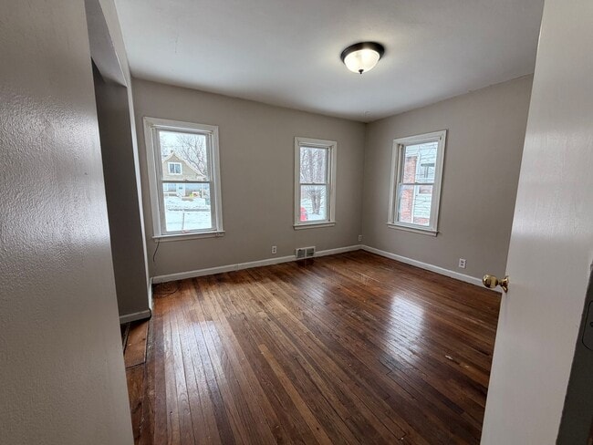 Photo - Spacious 2+ bedroom house $750!