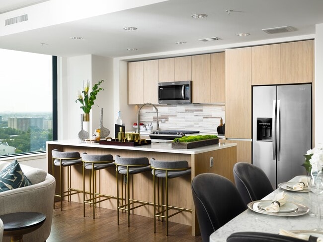 Building Photo - Luxury High-Rise Living | 4 Weeks Free! Unit HRO1 Rental