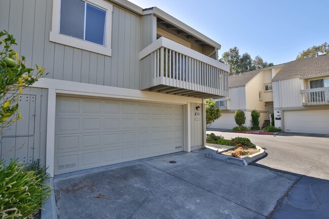 Building Photo - Newly renovated townhome in Cupertino with top schools and great amenities