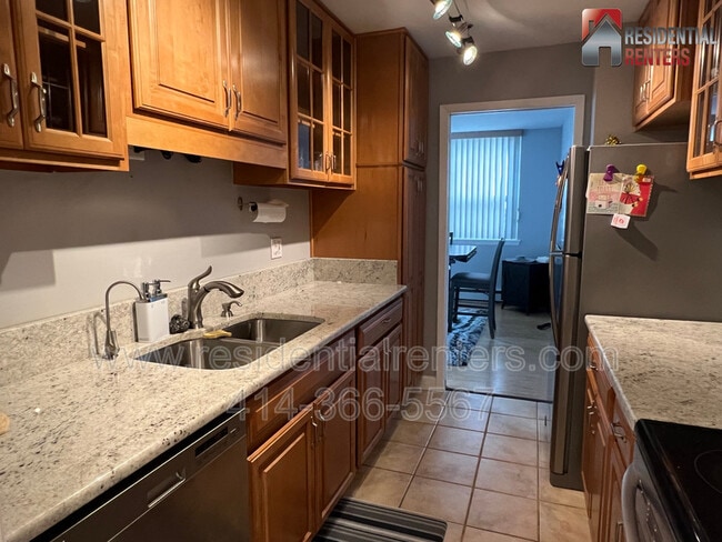 Building Photo - 1707 N Prospect Ave Unit 5E Rental