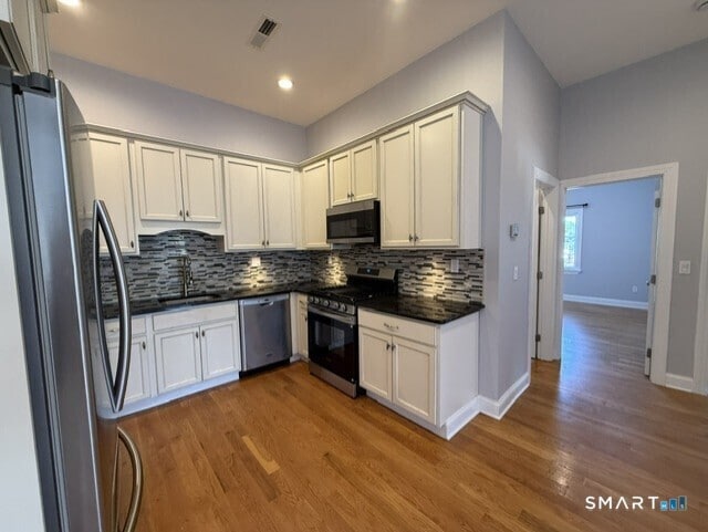 Photo - 2067 Barnum Ave