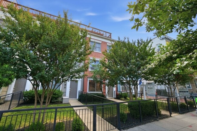 Building Photo - 1BR in the Heart of Logan Circle