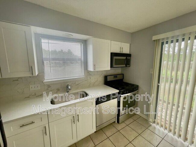 Photo - 2001 Kenneth Ave Unit A