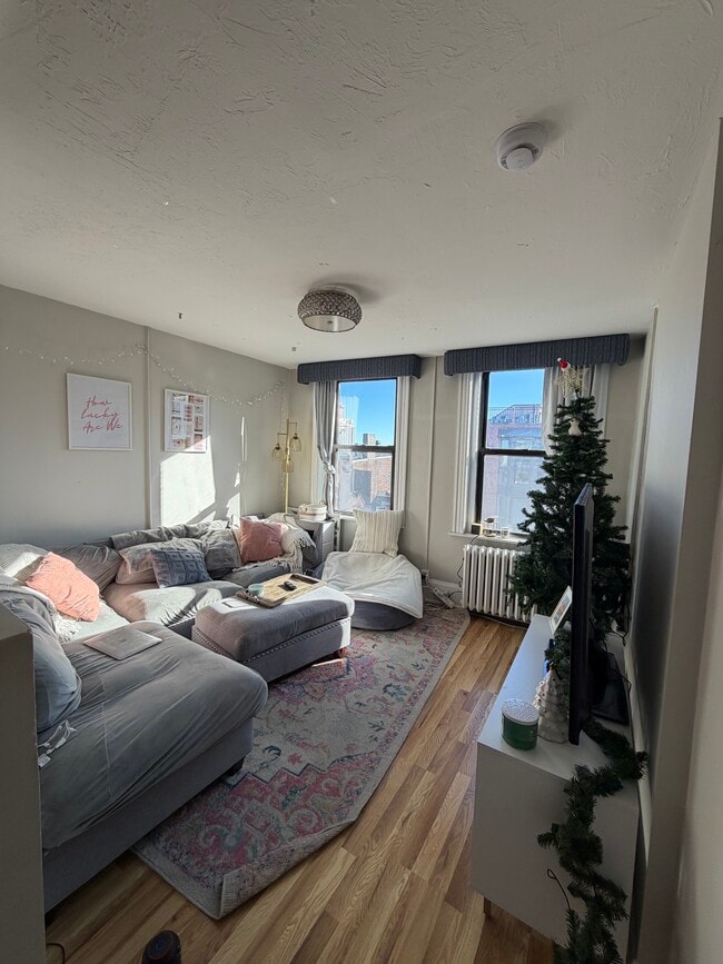 Building Photo - 222 Hanover St