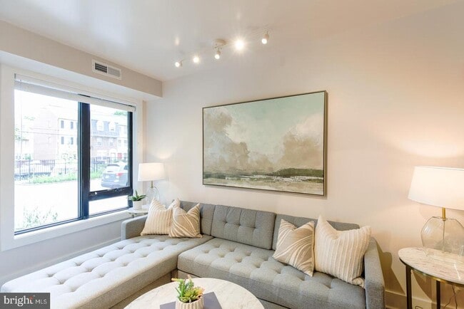 Photo - 1928 Naylor Rd SE Unit 202 (IZ)