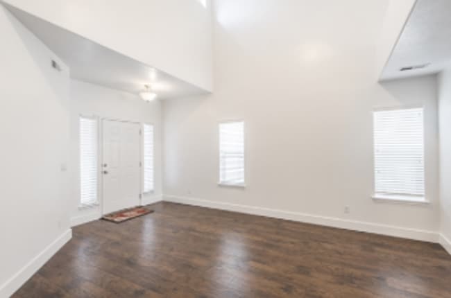 Photo - Beautiful 5 Bed | 2.5 Bath | 3 Car Single Family Home