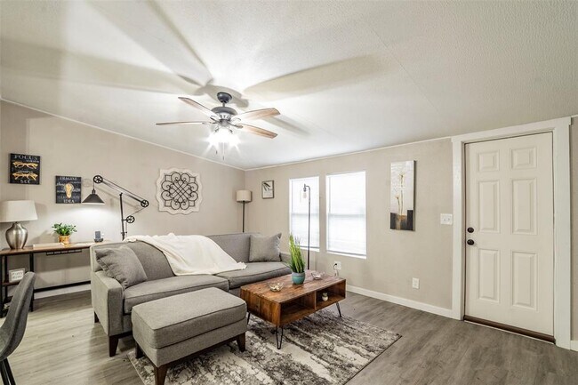 Photo - 113 Sunset Ridge