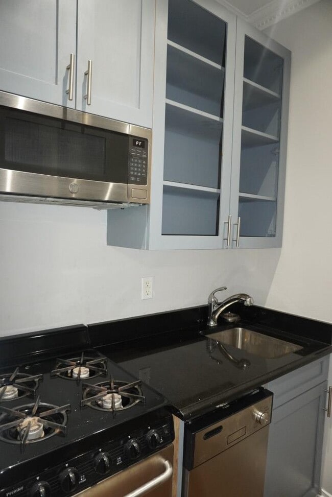 Photo - 697 Tenth Ave (47th & 48th Ave), #2FS Unit 2FS