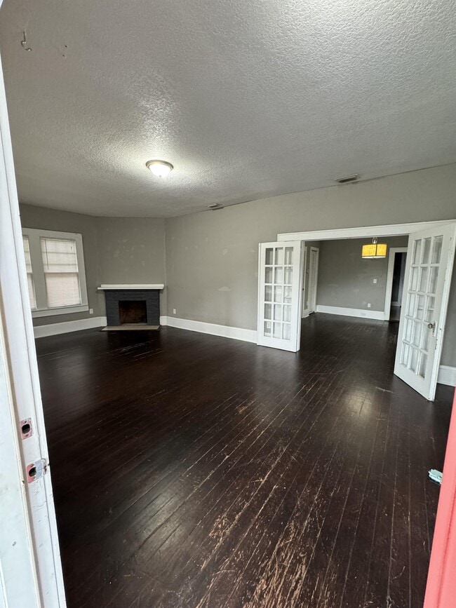 Photo - 248 E 18th St