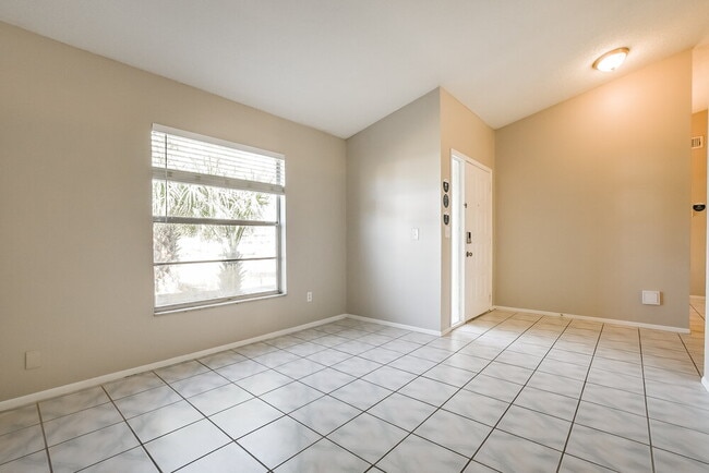 Photo - 520 Elmwood Ct