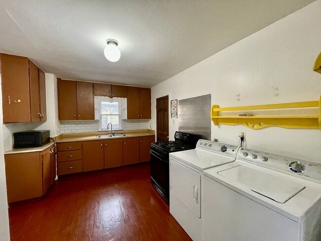 Photo - ALL UTILITIES INCLUDED! Unit A