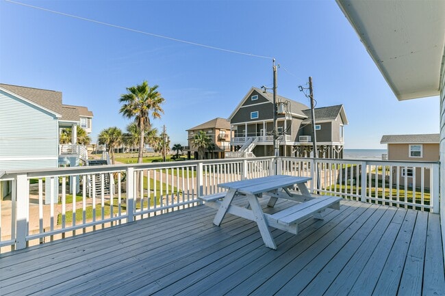 Building Photo - 16904 Beachcomber Dr