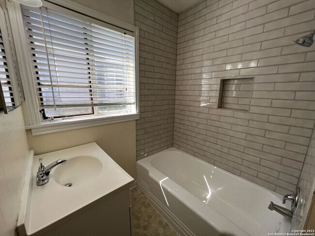 Photo - 2521 Cincinnati Ave