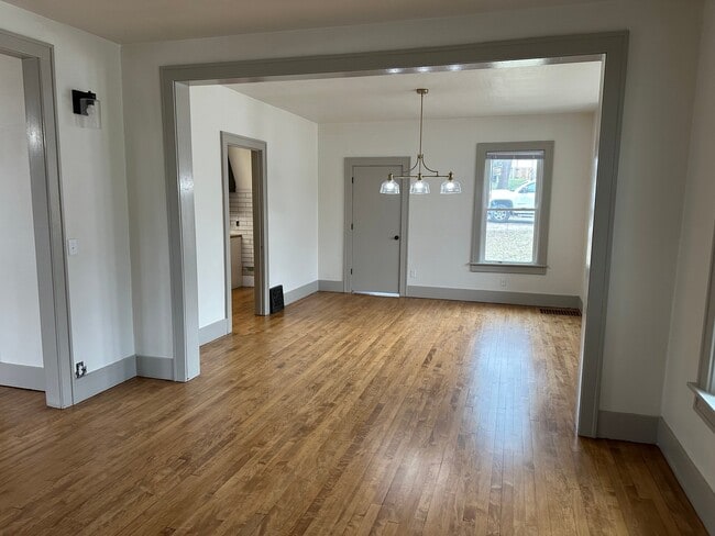 Photo - 401 N Hubbard St