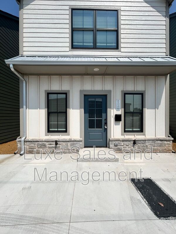 Photo - 604 W 2nd St