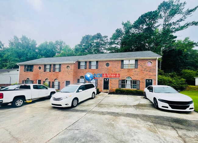 Building Photo - Renovated apartment part of a 4-plex in Sn... Unit 2605 Parkside Way
