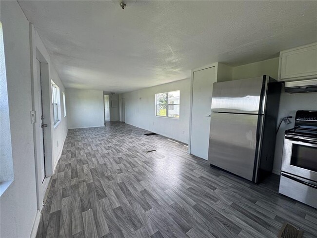 Photo - 7306 Ismail Rd
