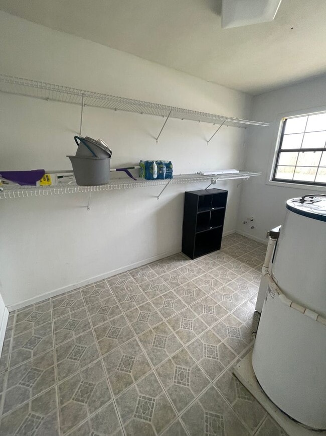 Photo - 306 Meadowlark Ln