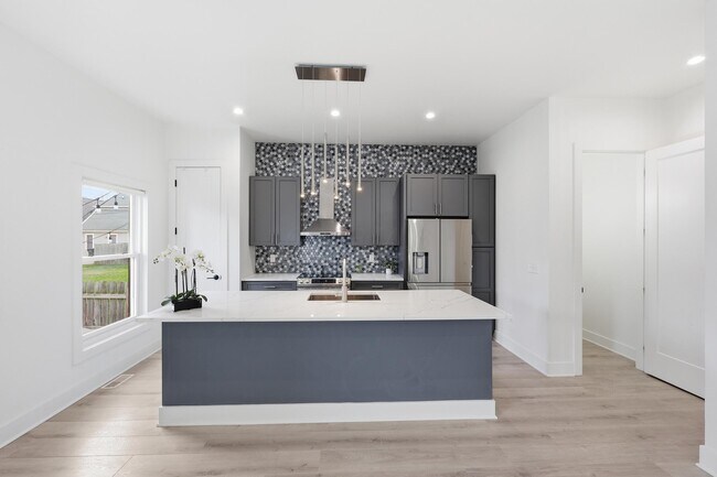 Photo - 1102 Summit St