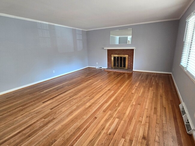 Photo - 2402 Chatham Dr