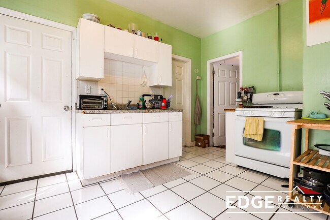Building Photo - 70 Antwerp St Rental