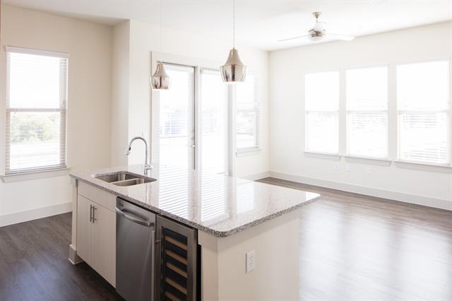 Building Photo - 2101 W Rosedale St Unit 200 Rental