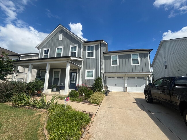 Photo - Room in House on Aintree Ave