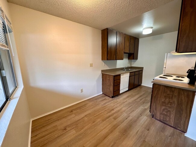 Photo - 2040 Victor Ave Unit 02