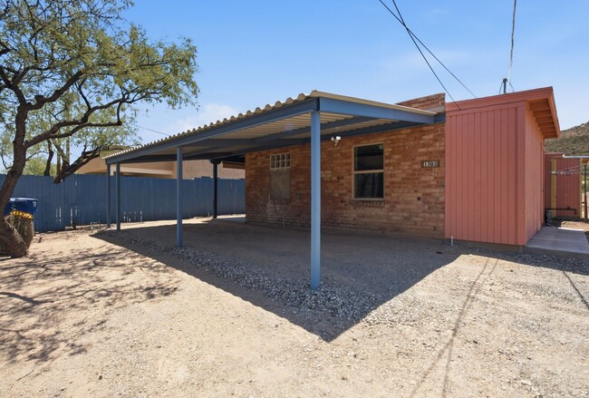 Building Photo - 1303-1313 W. Cedar Street Unit MO1303