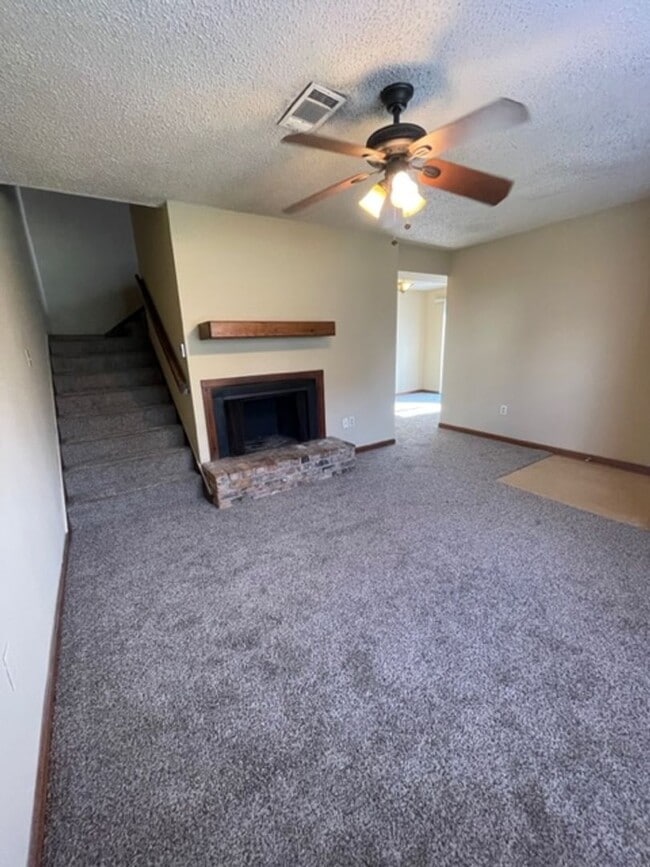 Building Photo - j44shen Unit 4820D