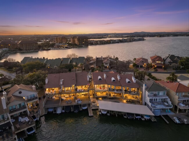 Building Photo - 403 Island Dr