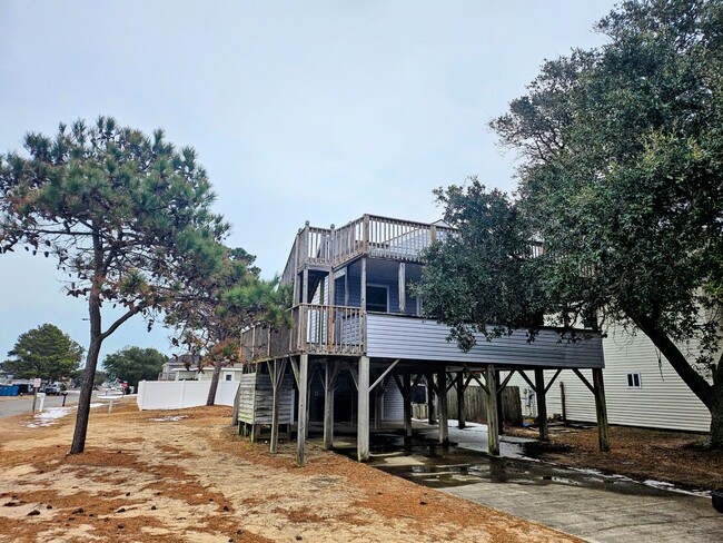 Building Photo - 601 Kelly Ct