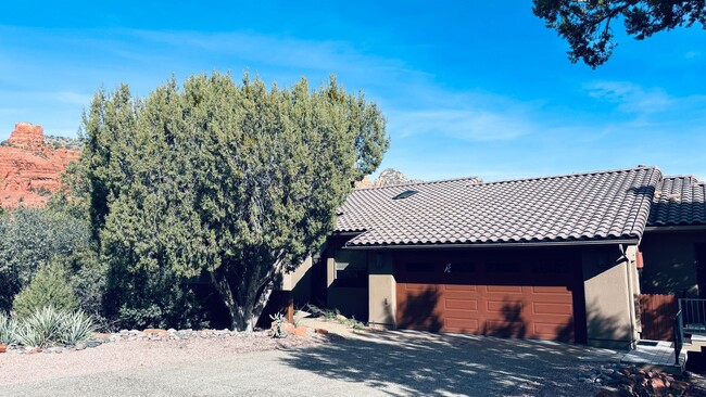 Building Photo - Beautiful Home in West Sedona